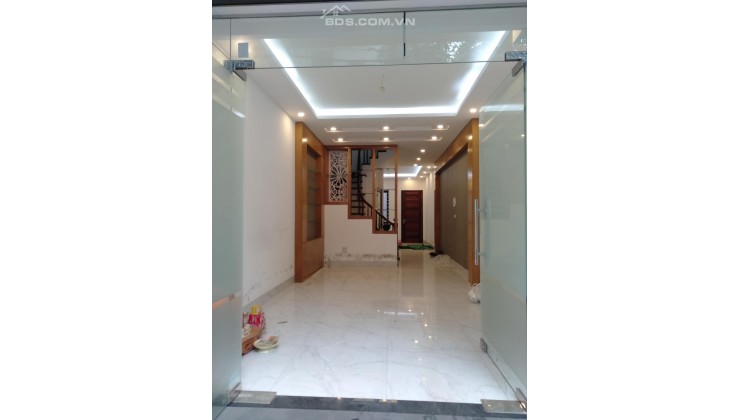 Siêu Hiếm Hoàng Quốc Việt, Ô TÔ đỗ cửa, 52m2 giá chỉ hơn 6 tỷ, 0866585090